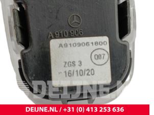 Mercedes Sprinter Binnenverlichting achter O301835 foto 3
