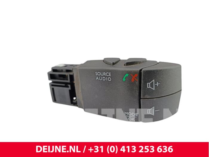 Renault Trafic Radiobediening Stuur O301837