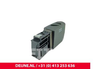 Renault Trafic Radiobediening Stuur O301837 foto 3