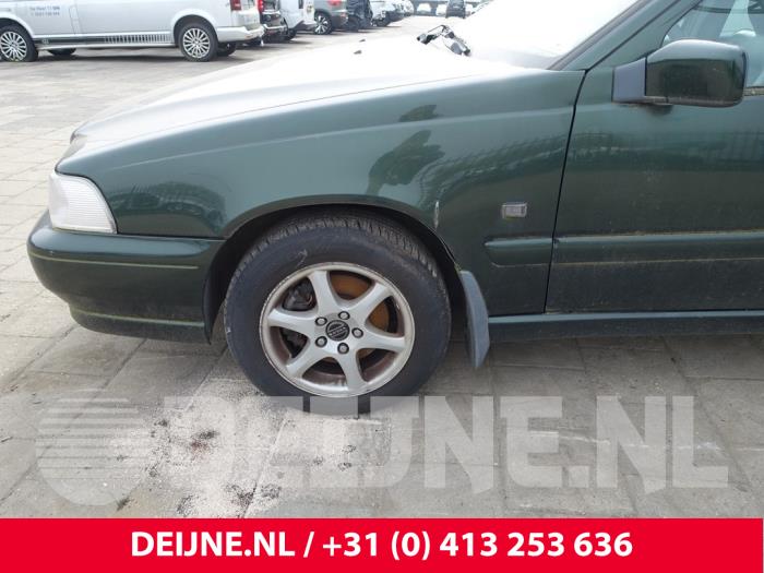 Volvo S70 Kotflügel links vorne O301817