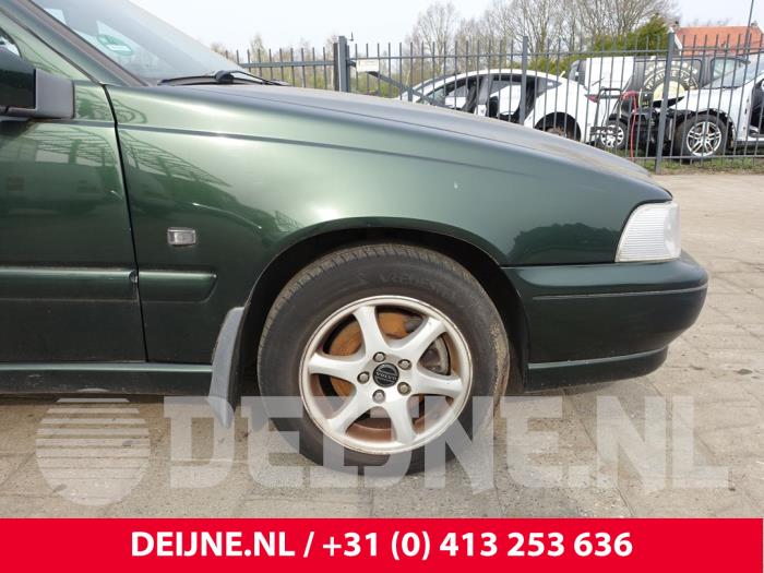 Volvo S70 Kotflügel rechts vorne O301818
