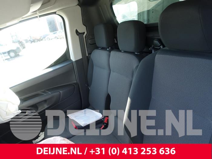 Citroen Berlingo Bank rechts vorne O301904