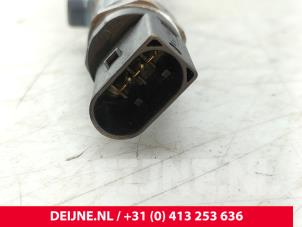 Mercedes Sprinter Einspritzdüse (Einspritzer) O301976 foto 3