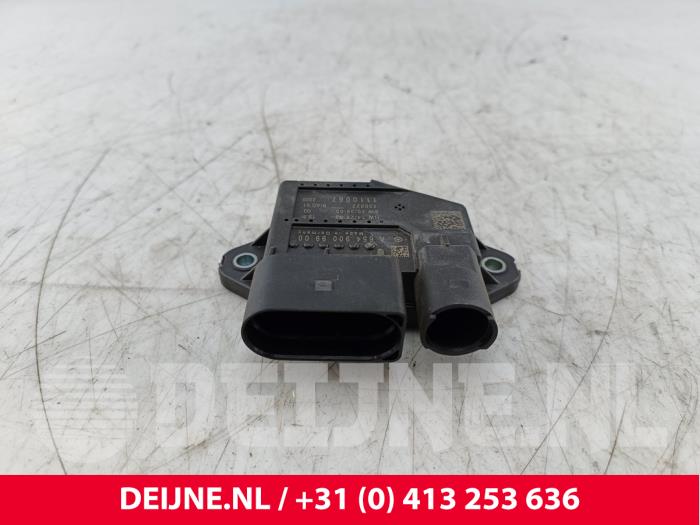 Mercedes Sprinter Glow plug relay O301977