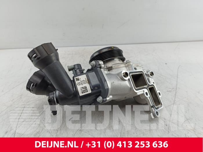 Mercedes Sprinter Water pump O301983