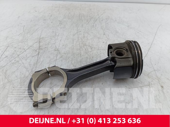 Gebruikte Drijfstang Mercedes Sprinter 3,5t (907.6/910.6) 319 CDI 2.0 D RWD Prijs € 169,40 Inclusief btw aangeboden door van Deijne Onderdelen Uden B.V.