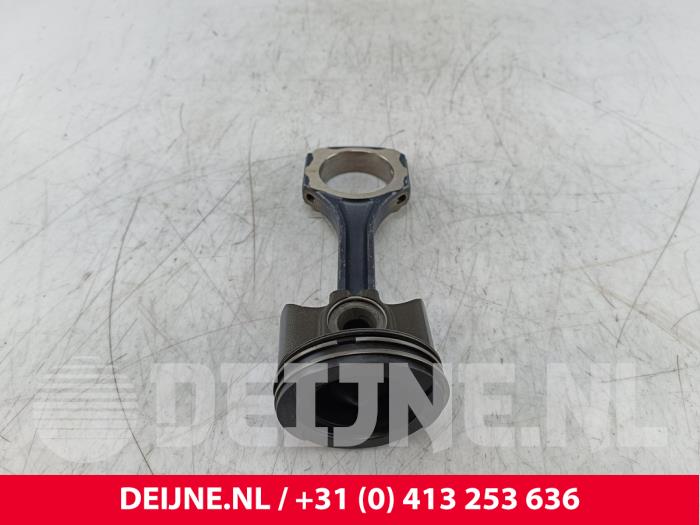 Gebruikte Drijfstang Mercedes Sprinter 3,5t (907.6/910.6) 319 CDI 2.0 D RWD Prijs € 169,40 Inclusief btw aangeboden door van Deijne Onderdelen Uden B.V.