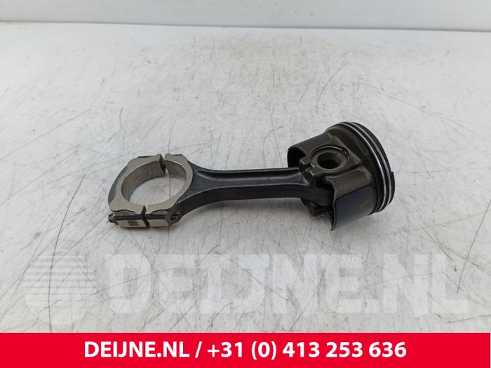 Gebruikte Drijfstang Mercedes Sprinter 3,5t (907.6/910.6) 319 CDI 2.0 D RWD Prijs € 169,40 Inclusief btw aangeboden door van Deijne Onderdelen Uden B.V.