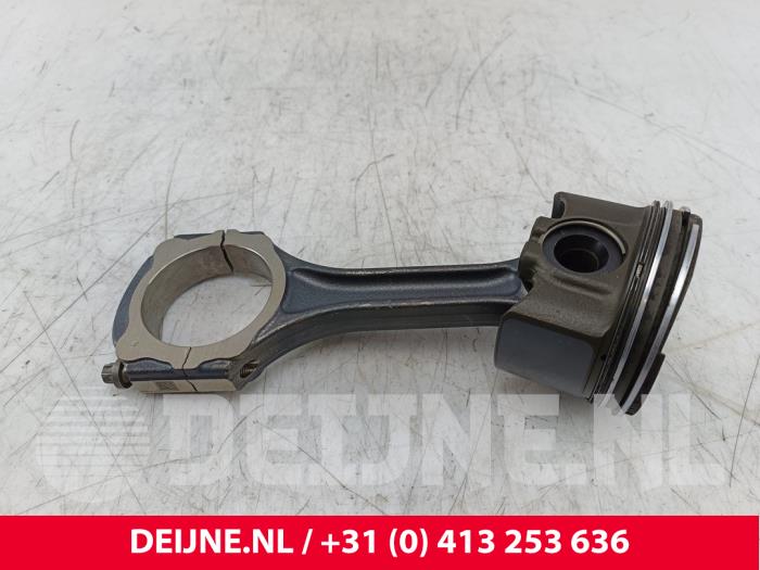 Gebruikte Drijfstang Mercedes Sprinter 3,5t (907.6/910.6) 319 CDI 2.0 D RWD Prijs € 169,40 Inclusief btw aangeboden door van Deijne Onderdelen Uden B.V.