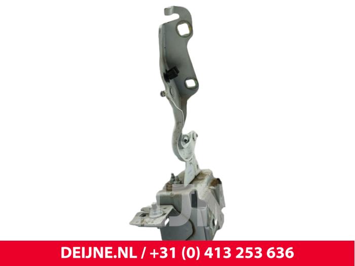 Nissan Primastar Bonnet Hinge O302077