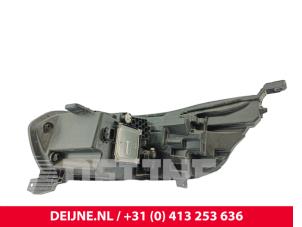 Nissan Primastar Headlight, right O302092 photo 3