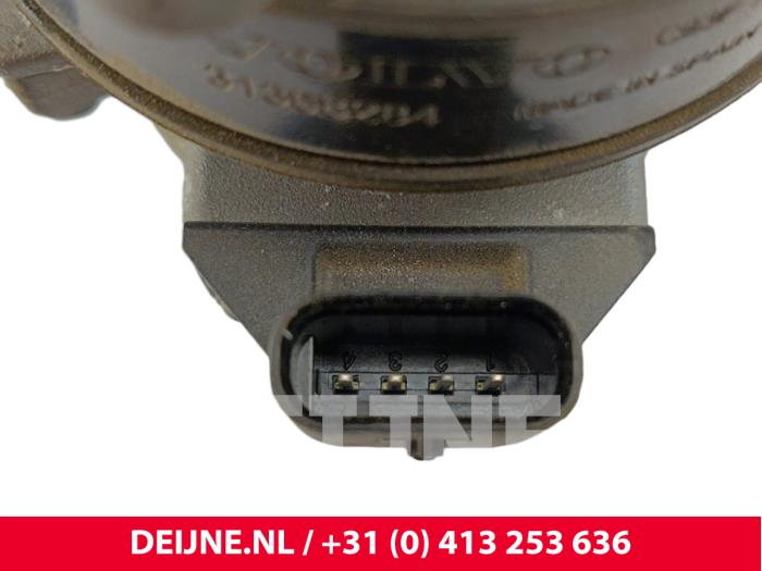 Gebruikte Waterpomp Volvo XC90 II 2.0 T8 16V Twin Engine AWD Prijs € 130,00 Margeregeling aangeboden door van Deijne Onderdelen Uden B.V.