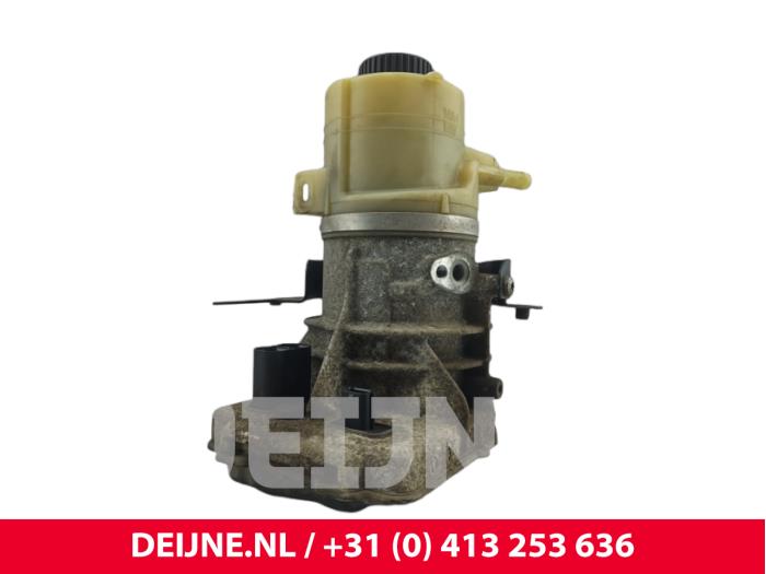 Gebruikte Servopomp Renault Trafic (1FL/2FL/3FL/4FL) 2.0 dCi 16V 145 Prijs € 211,75 Inclusief btw aangeboden door van Deijne Onderdelen Uden B.V.