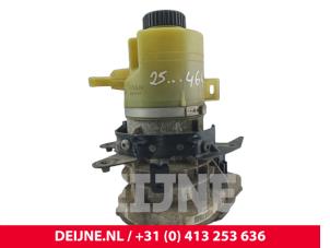 Renault Trafic Power steering pump O302449 photo 3
