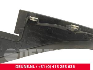 Opel Movano A-stijl Afdekkap links O302479 foto 3