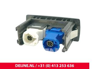 Mercedes eVito AUX / USB connection O302513 photo 3