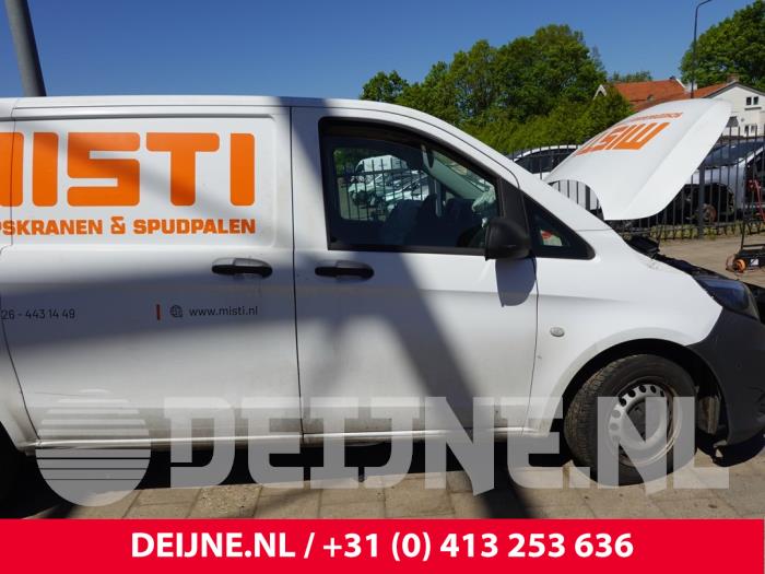 Mercedes Vito Tür 2-türig rechts O302559
