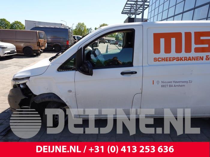 Mercedes Vito Tür 2-türig links O302558