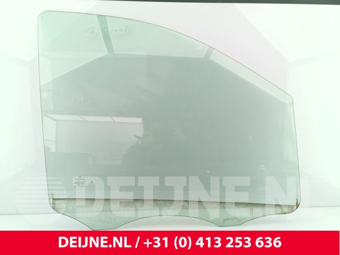 Mercedes Vito Türscheibe 2-türig rechts O302594