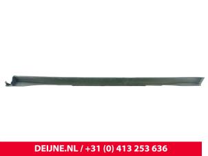 XPENG G6 Zijskirt links O302620 foto 2