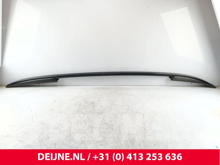 Lynk & Co 01 Dakrail rechts O302678