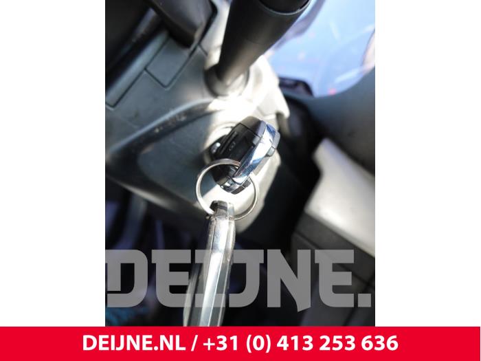 Peugeot Expert Zündschloss+Schlüssel O302653