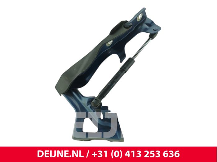 Lynk & Co 01 Motorhaube Scharnier O302722