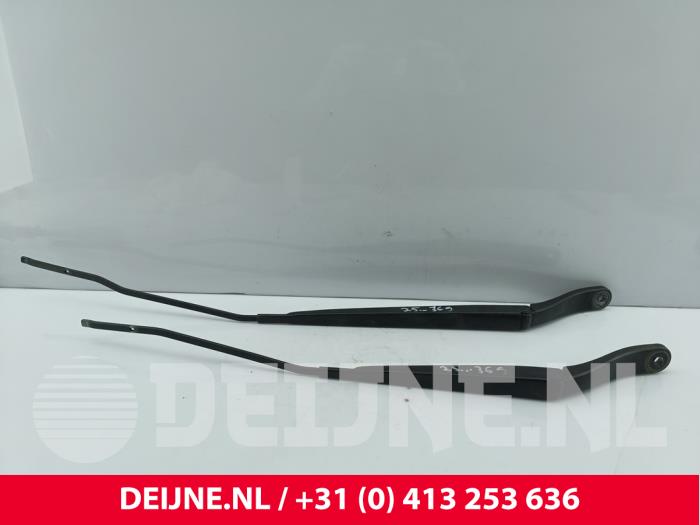 Toyota Pro-Ace Ruitenwisserarm set O302896