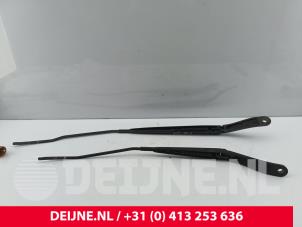 Toyota Pro-Ace Ruitenwisserarm set O302896 foto 2