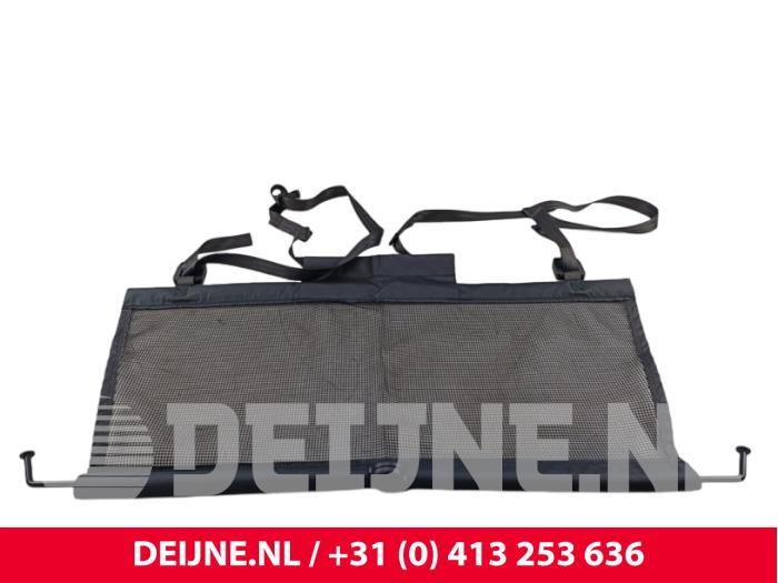 Lynk & Co 01 Bagagenet O303012