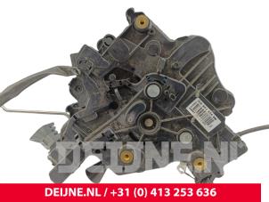 Volkswagen Transporter Schiebetür Schließmechanik rechts O303083 foto 2