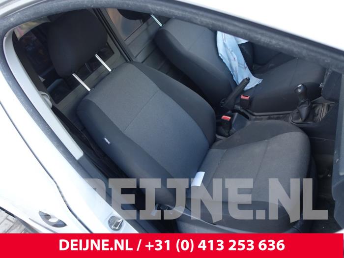 Volkswagen Caddy Sitz rechts O303157