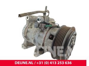 Ford Transit Courier Air conditioning pump O303213 photo 2