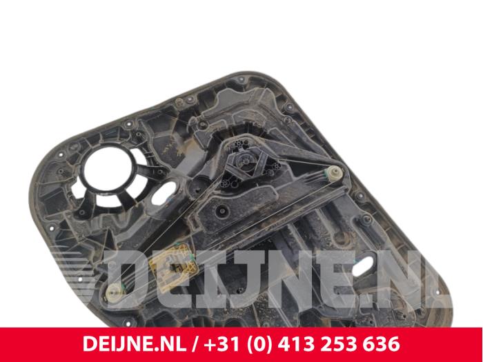 Lynk & Co 01 Ruitmechaniek 4Deurs links-achter O303414
