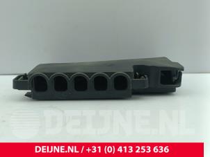 Volkswagen Transporter Zekeringkast O303423 foto 3