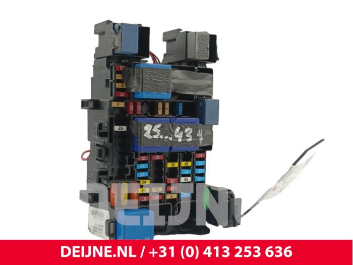 Nissan Primastar Fuse box O303428