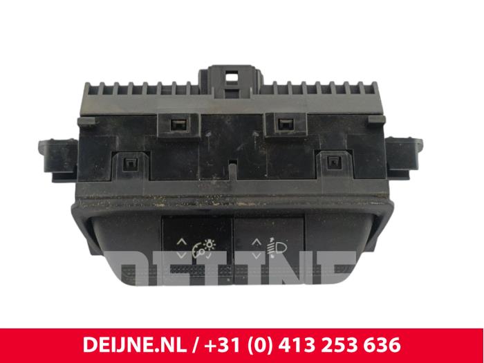 Nissan Primastar Höhenregler Schalter O303430
