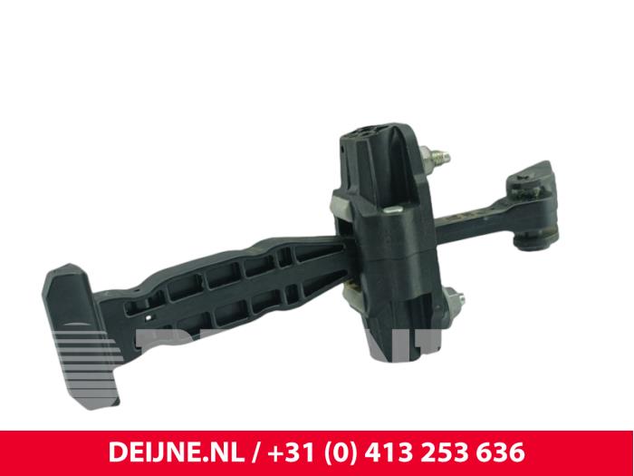 Nissan Primastar Türfänger 2-türig links O303516
