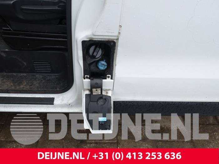 Opel Vivaro Tankklappe O303585