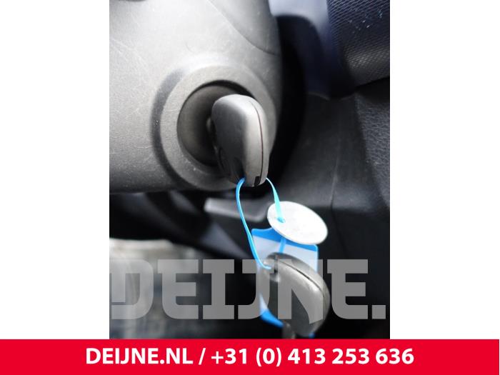 Opel Vivaro Zündschloss+Schlüssel O303560