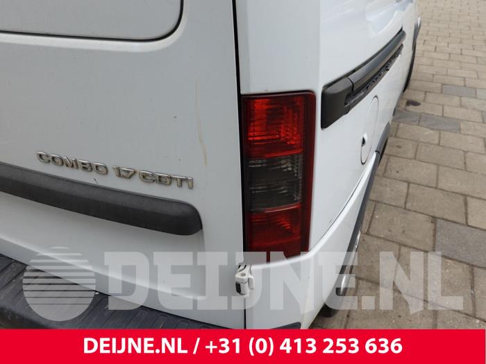 Opel Combo Rücklicht rechts O303730