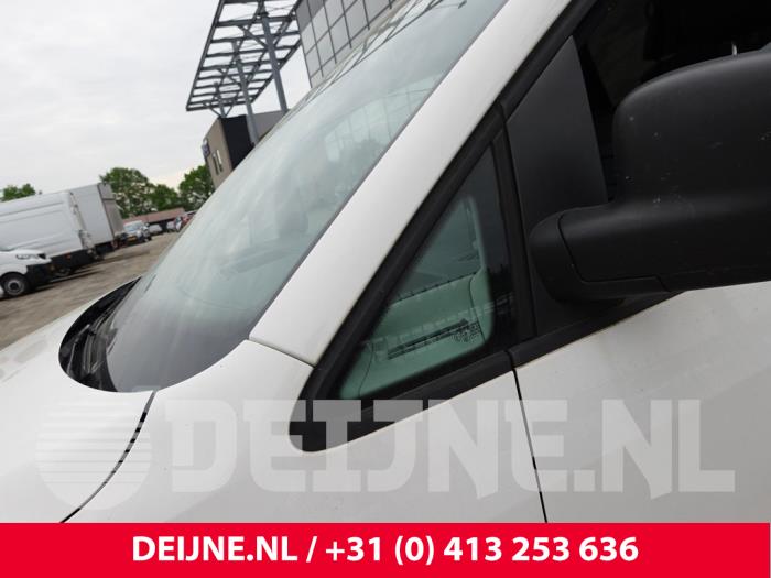 Volkswagen Caddy Driehoeks Ruit links-voor O303824