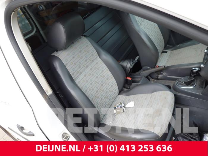 Volkswagen Caddy Sitz rechts O303853