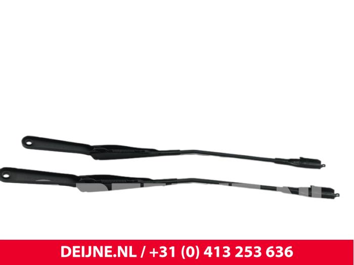 Iveco New Daily Scheibenwischerarm-Set O303864