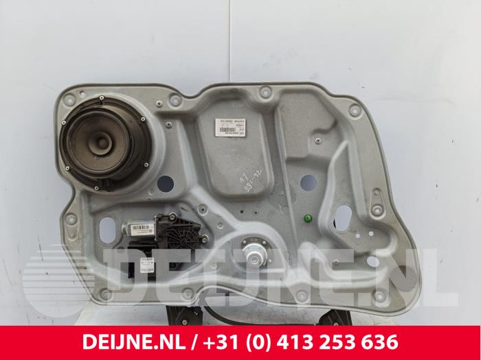 Volkswagen Caddy Fenstermechanik 2-türig links vorne O303869