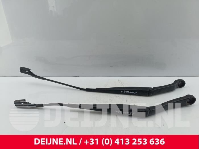Lynk & Co 01 Ruitenwisserarm set O303996