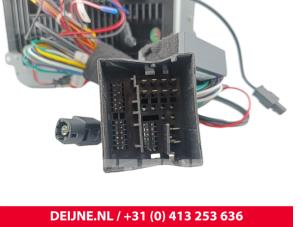 Volkswagen Transporter Display Multi Media control unit O304017 photo 2