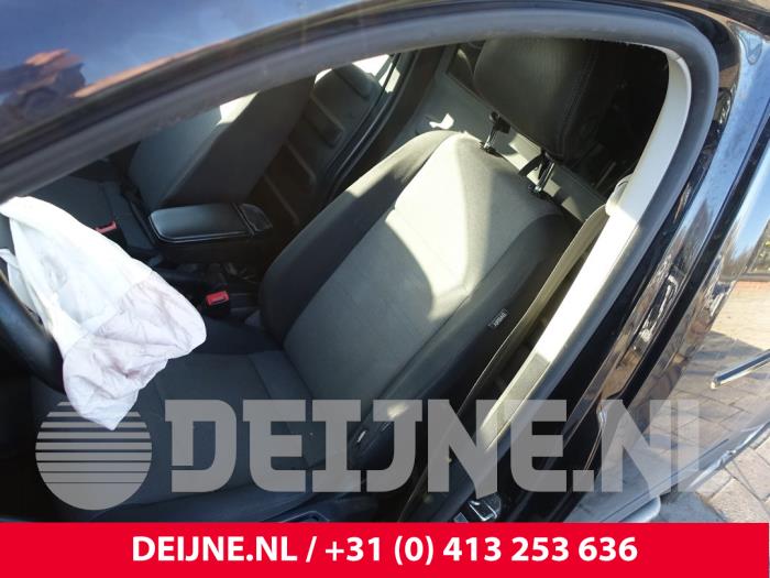 Volkswagen Caddy Sitz links O304063