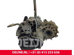Volkswagen Caddy Versnellingsbak O304076 foto 3