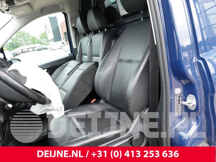 Mercedes Vito Sitz links O304239